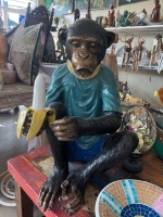 Bronze fun lifelike monkey with banana 